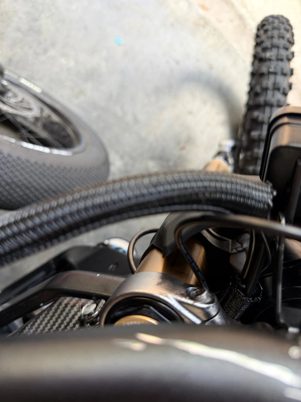 Cable management High volt supply